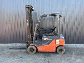 Used Forklift Truck TOYOTA 8FBMK20T ELEKTRO VIERRADFRONTSTAPLER (13065968)
