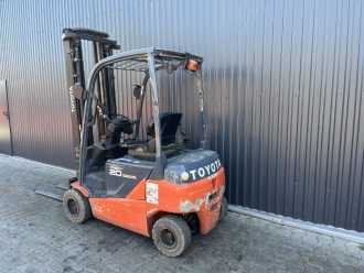 Used Forklift Truck TOYOTA 8FBMK20T ELEKTRO VIERRADFRONTSTAPLER (13065968)