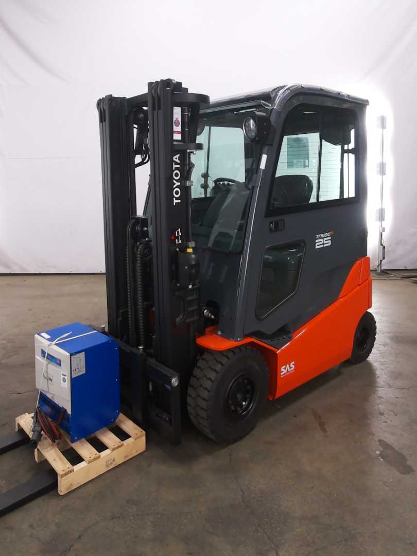Used Forklift Truck TOYOTA 8FBMKT25 ELEKTRO VIERRADFRONTSTAPLER (12862932)