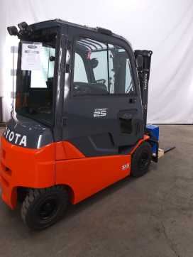 Used Forklift Truck TOYOTA 8FBMKT25 ELEKTRO VIERRADFRONTSTAPLER (12862932)
