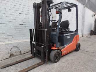 Used Forklift Truck TOYOTA 8FBMT18 ELEKTRO VIERRADFRONTSTAPLER (13041992) backdrop