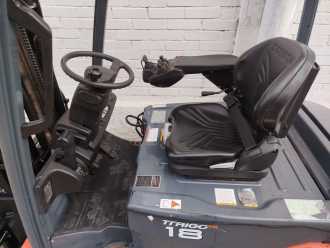 Used Forklift Truck TOYOTA 8FBMT18 ELEKTRO VIERRADFRONTSTAPLER (13041992)