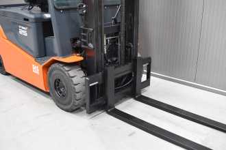 Used Forklift Truck TOYOTA 8FBMT25 /46394/ ELEKTRO VIERRADFRONTSTAPLER (12995639)