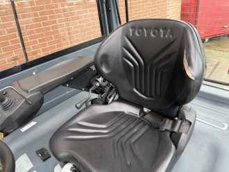 Used Forklift Truck TOYOTA 8FBMT25 ELEKTRO VIERRADFRONTSTAPLER (13032330)