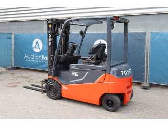 Used Forklift Truck TOYOTA 8FBMT25 ELEKTRO VIERRADFRONTSTAPLER (13063423)
