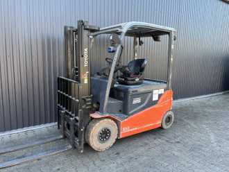 Used Forklift Truck TOYOTA 8FBMT25 ELEKTRO VIERRADFRONTSTAPLER (13067169) backdrop