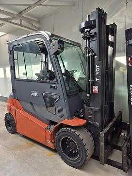 Used Forklift Truck TOYOTA 8FBMT45 ELEKTRO VIERRADFRONTSTAPLER (13012004)