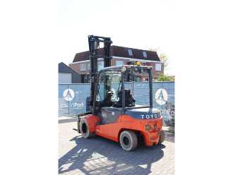 Used Forklift Truck TOYOTA 8FBMT50 ELEKTRO VIERRADFRONTSTAPLER (13041270)