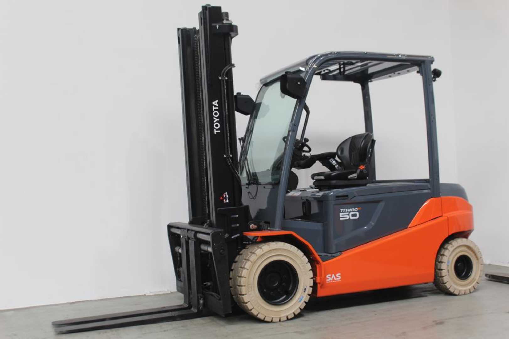 Used Forklift Truck TOYOTA 8FBMT50 *sofort verfügbar* ELEKTRO VIERRADFRONTSTAPLER (13065168)