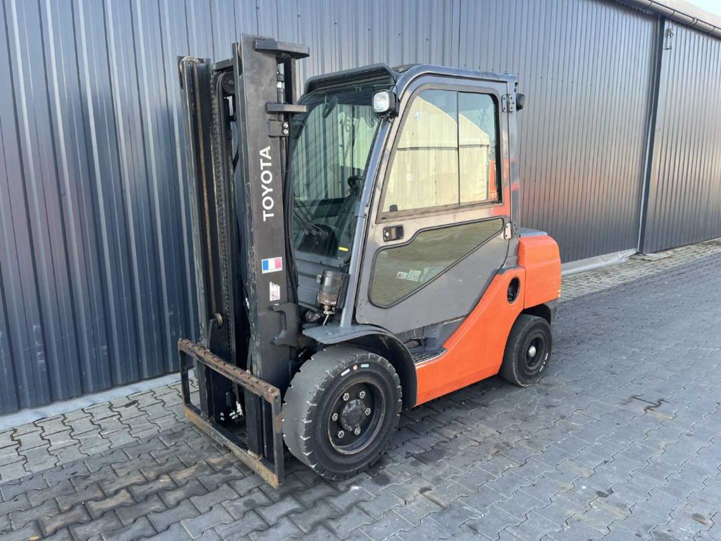Used Forklift Truck TOYOTA 8FDF30 DIESEL VIERRADFRONTSTAPLER (13032316)