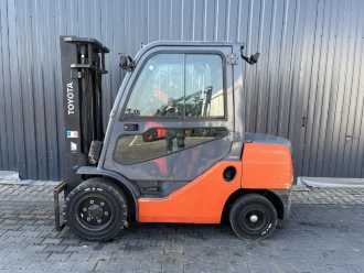 Used Forklift Truck TOYOTA 8FDF30 DIESEL VIERRADFRONTSTAPLER (13032316)