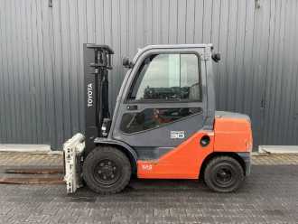 Used Forklift Truck TOYOTA 8FDF30 DIESEL VIERRADFRONTSTAPLER (13036622)