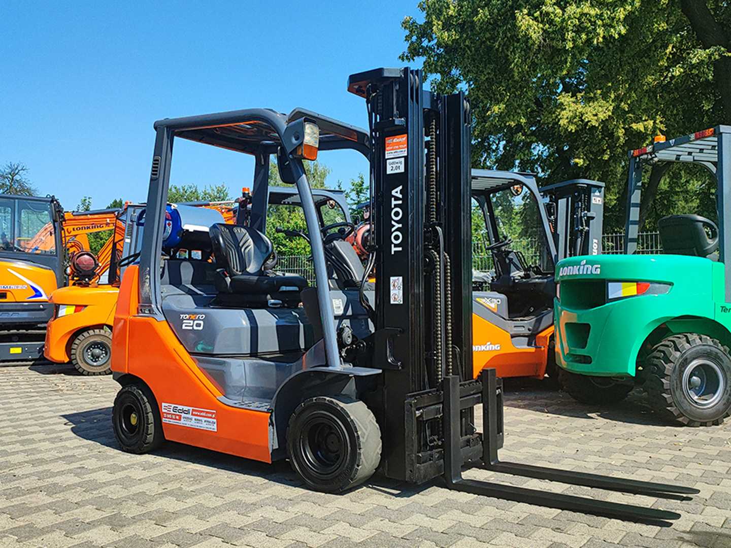 Used Forklift Truck TOYOTA 8FGKF20 GAS VIERRADFRONTSTAPLER (13065796)