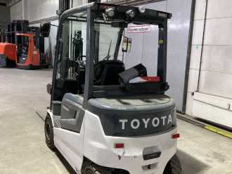 Used Forklift Truck TOYOTA 9FBH30T ELEKTRO VIERRADFRONTSTAPLER (13024644) backdrop