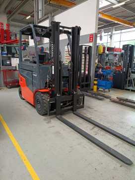 Used Forklift Truck TOYOTA 9FBMK25T *sofort verfügbar* ELEKTRO VIERRADFRONTSTAPLER (13063074) backdrop