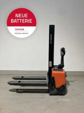 Used Forklift Truck TOYOTA HWE100 ELEKTRO HOCHHUBWAGENDEICHSEL (13046059) backdrop