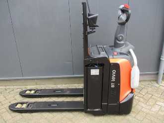 Used Forklift Truck TOYOTA LPE200 ELEKTRO NIEDERHUBWAGENFAHRERSTAND (13034696) backdrop