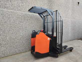 Used Forklift Truck TOYOTA LPE200 Li-ion ELEKTRO NIEDERHUBWAGENSEMIELEKTRISCH (13076612) backdrop