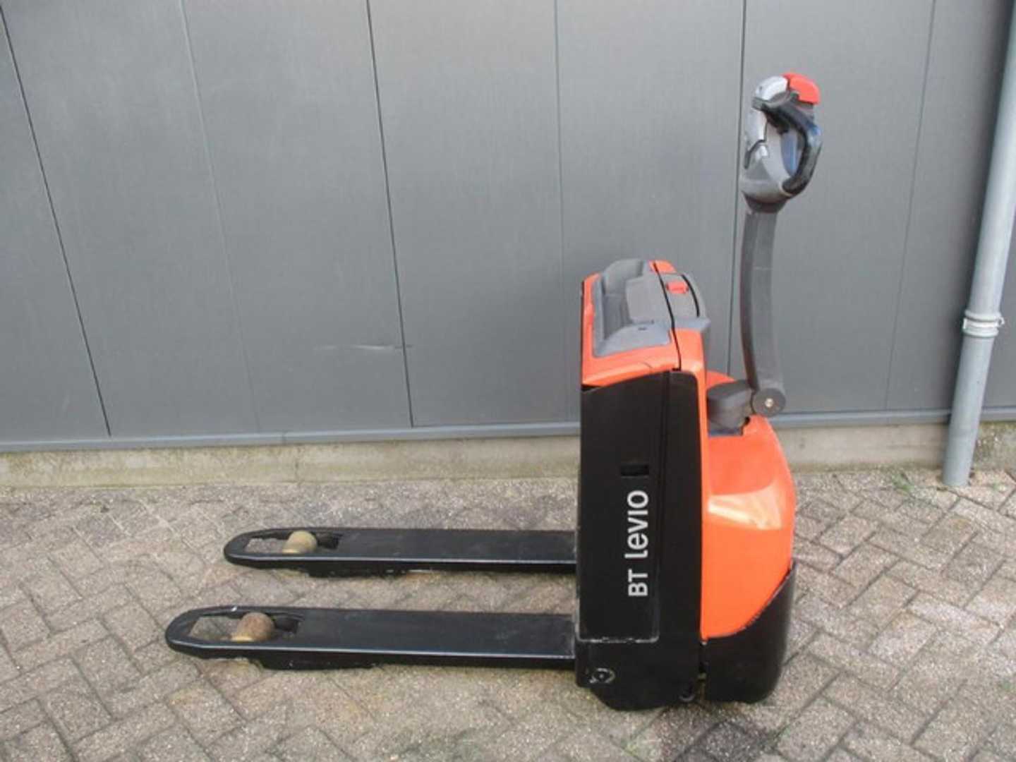 Used Forklift Truck TOYOTA LWE140 ELEKTRO NIEDERHUBWAGENDEICHSEL (13064968)