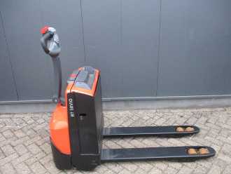 Used Forklift Truck TOYOTA LWE160 ELEKTRO NIEDERHUBWAGENDEICHSEL (13042222) backdrop