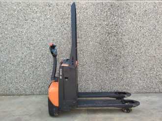 Used Forklift Truck TOYOTA LWE180 ELEKTRO NIEDERHUBWAGENSEMIELEKTRISCH (13067357)