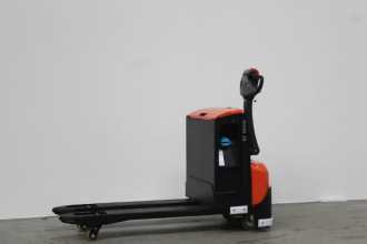 Used Forklift Truck TOYOTA LWE200 ELEKTRO NIEDERHUBWAGENDEICHSEL (13039850) backdrop