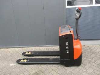 Used Forklift Truck TOYOTA LWE200 ELEKTRO NIEDERHUBWAGENDEICHSEL (13060837) backdrop