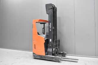 Used Forklift Truck TOYOTA RRE 140 H /58789/ ELEKTRO SCHUBMASTSTAPLER (13068697) backdrop