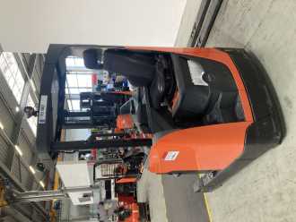 Used Forklift Truck TOYOTA RRE200H ELEKTRO SCHUBMASTSTAPLER (13037387) backdrop