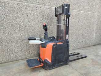 Used Forklift Truck TOYOTA SPE120L ELEKTRO HOCHHUBWAGENDEICHSEL (13047632) backdrop