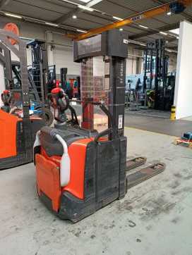 Used Forklift Truck TOYOTA SPE140L *sofort verfügbar* ELEKTRO HOCHHUBWAGENDEICHSEL (13075986) backdrop