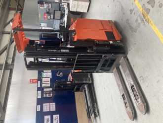 Used Forklift Truck TOYOTA SSE135L ELEKTRO HOCHHUBWAGENFAHRERSITZ (13042428) backdrop