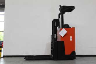 Used Forklift Truck TOYOTA SSI200D *sofort verfügbar* ELEKTRO HOCHHUBWAGENDEICHSEL (13067871) backdrop