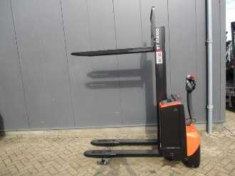 Used Forklift Truck TOYOTA SWE 080L ELEKTRO HOCHHUBWAGENDEICHSEL (13058620)