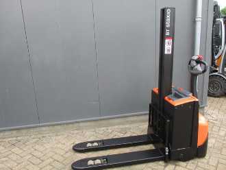 Used Forklift Truck TOYOTA SWE 080L ELEKTRO HOCHHUBWAGENDEICHSEL (13071588)