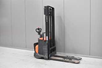 Used Forklift Truck TOYOTA SWE 120 /57612/ ELEKTRO HOCHHUBKOMMISSIONIERER (13039948) backdrop