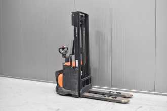 Used Forklift Truck TOYOTA SWE 120 /57613/ ELEKTRO HOCHHUBKOMMISSIONIERER (13039949) backdrop