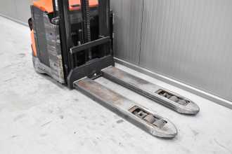 Used Forklift Truck TOYOTA SWE 200D /58819/ ELEKTRO HOCHHUBKOMMISSIONIERER (13068705)