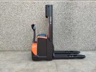 Used Forklift Truck TOYOTA SWE120 LI-ION ELEKTRO HOCHHUBWAGENDEICHSEL (13067369)
