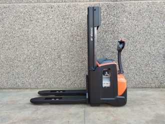 Used Forklift Truck TOYOTA SWE120 LI-ION ELEKTRO HOCHHUBWAGENDEICHSEL (13067369)