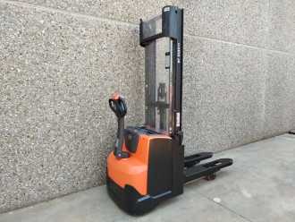 Used Forklift Truck TOYOTA SWE120L ELEKTRO HOCHHUBWAGENDEICHSEL (13067363) backdrop