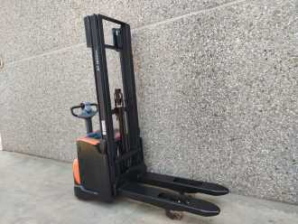 Used Forklift Truck TOYOTA SWE120L ELEKTRO HOCHHUBWAGENDEICHSEL (13067363)
