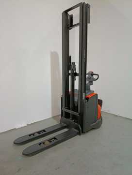 Used Forklift Truck TOYOTA SWE120L *sofort verfügbar* ELEKTRO HOCHHUBWAGENDEICHSEL (13067873) backdrop