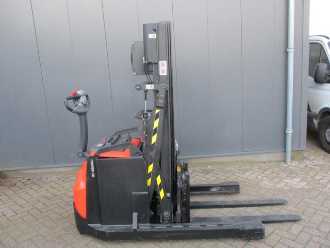 Used Forklift Truck TOYOTA SWE120XR ELEKTRO HOCHHUBWAGENDEICHSEL (13035014)