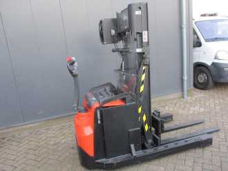 Used Forklift Truck TOYOTA SWE120XR ELEKTRO HOCHHUBWAGENDEICHSEL (13035014)