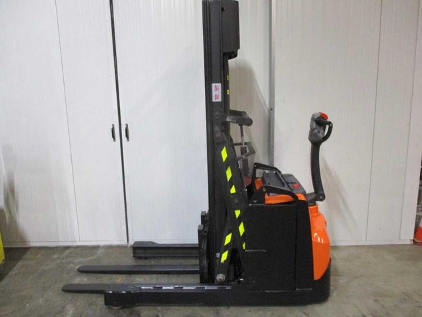 Used Forklift Truck TOYOTA SWE120XR ELEKTRO HOCHHUBWAGENDEICHSEL (13071599)