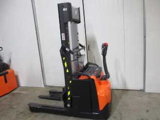 Used Forklift Truck TOYOTA SWE120XR ELEKTRO HOCHHUBWAGENDEICHSEL (13071600)