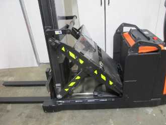 Used Forklift Truck TOYOTA SWE120XR ELEKTRO HOCHHUBWAGENDEICHSEL (13071600)