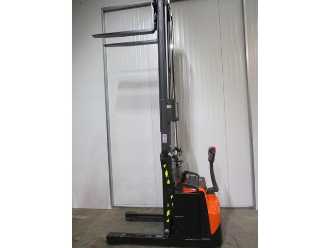 Used Forklift Truck TOYOTA SWE120XR ELEKTRO HOCHHUBWAGENDEICHSEL (13071600)