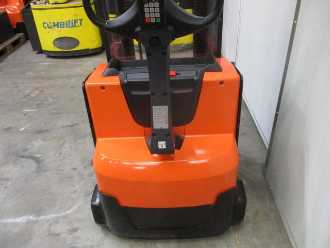 Used Forklift Truck TOYOTA SWE140 ELEKTRO HOCHHUBWAGENDEICHSEL (13071605)